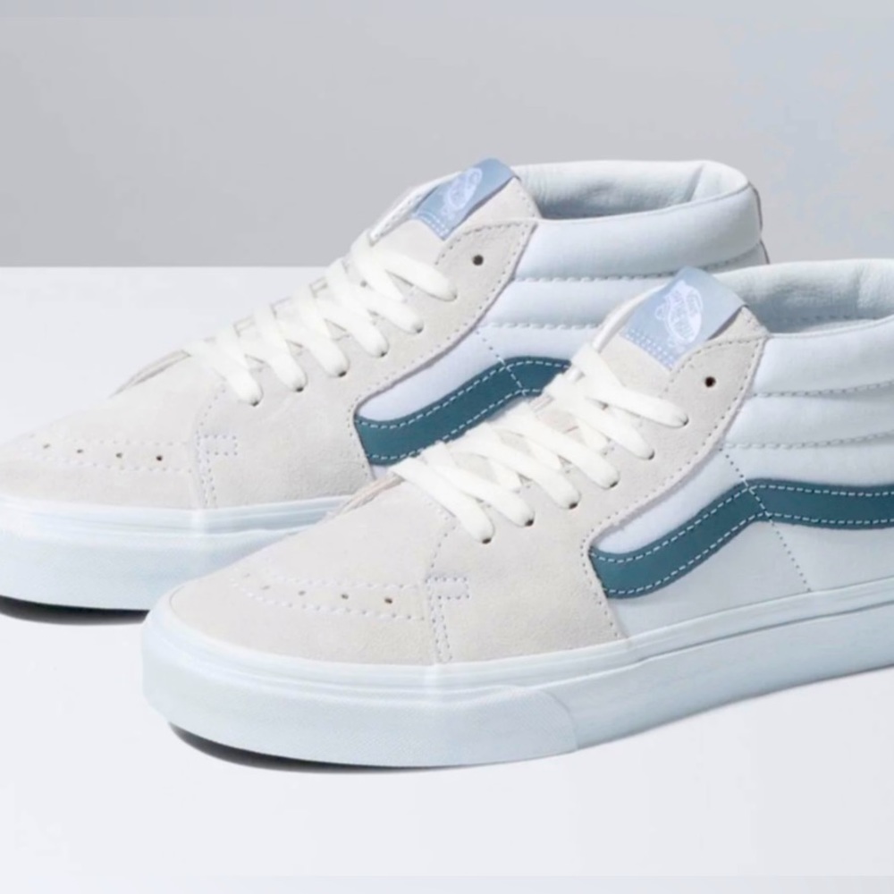 Urban Outfitters Women’s Sk8-Mid VANS White/Grey Brand New!